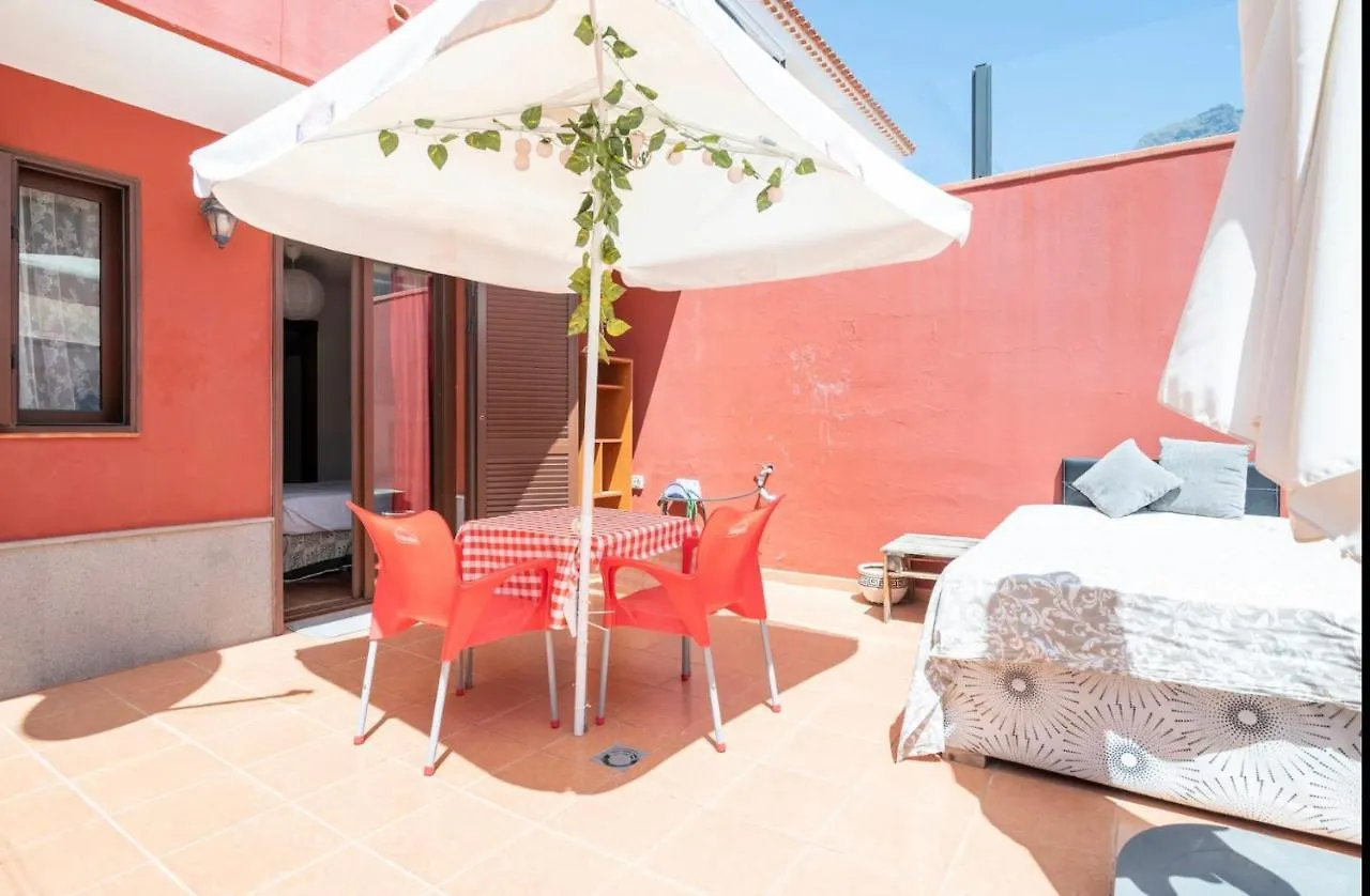 ゲストハウス Private Room With Bathroom And Big Terrace Just For You アデヘ